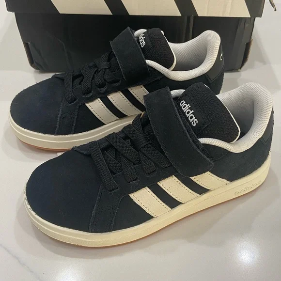 Kids Adidas Grand Court Sneakers in Black - Picture 4 of 7